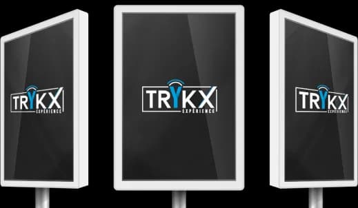 Trois bornes interactives avec le logo de Trykx Expérience